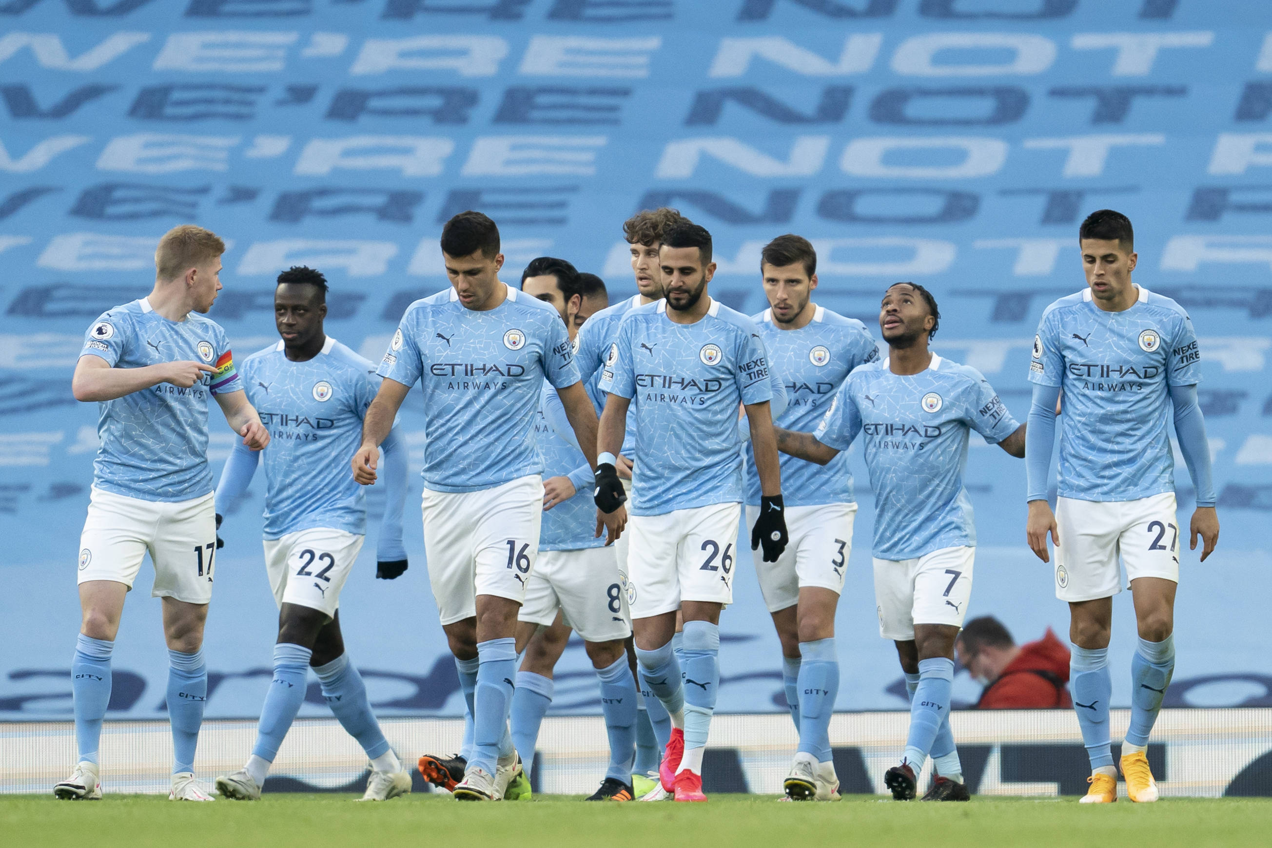 她用自己的 她用自己的