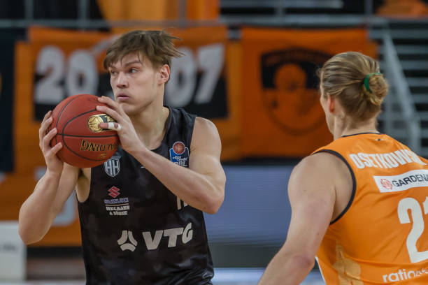 而不仅仅依 而不仅仅依